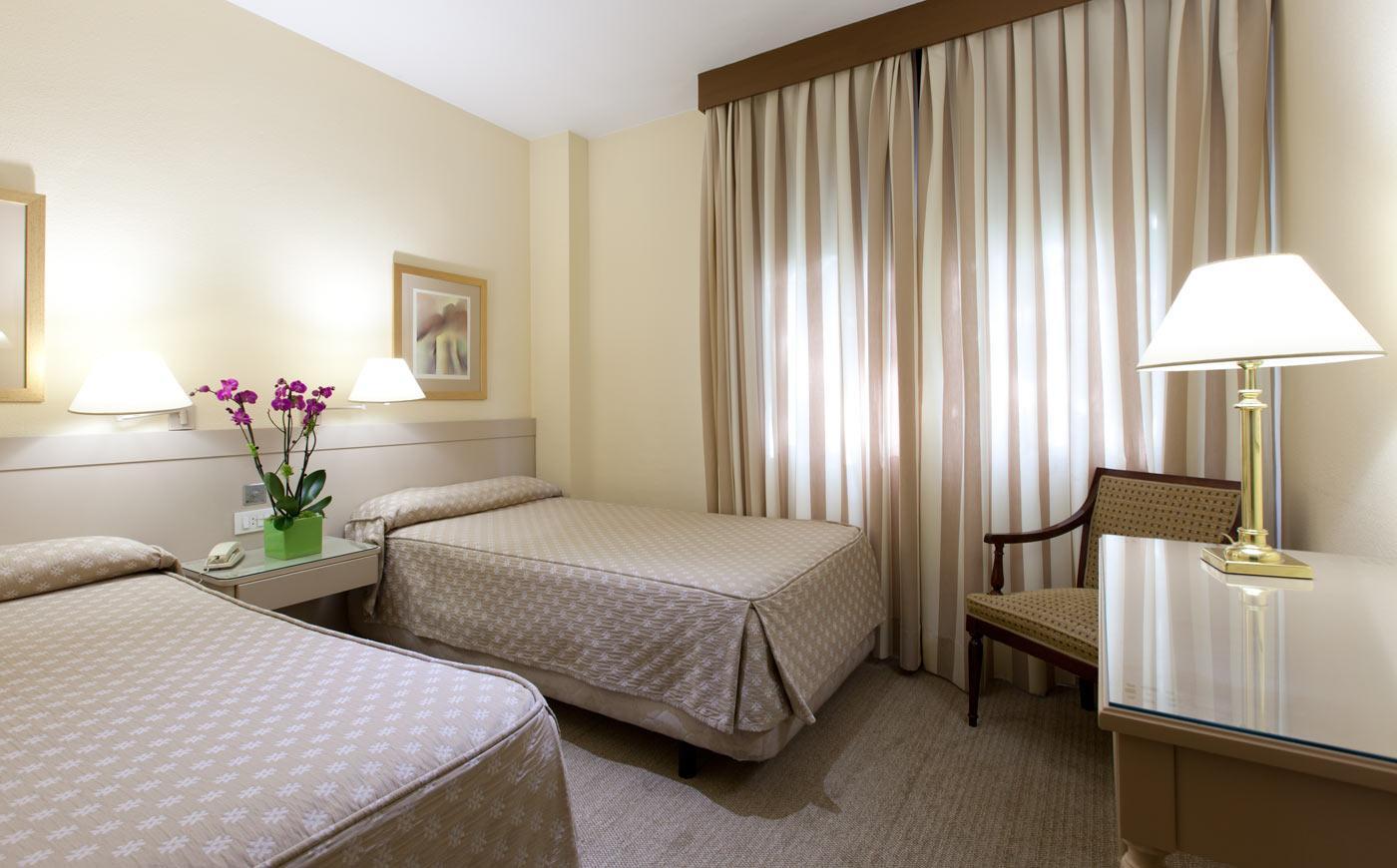 Espahotel Plaza Basilica Madrid Exterior foto