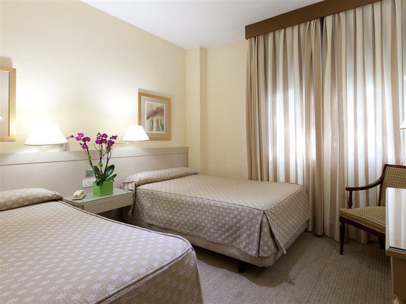 Espahotel Plaza Basilica Madrid Exterior foto